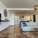 LA CAPELLANÍA POOL LUX VILLA BENALMADENA by Solrentspain